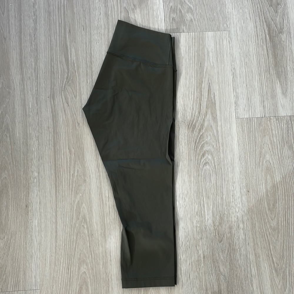 Lululemon olive green winder under crop 21”